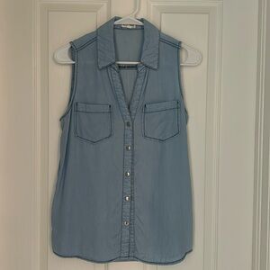Sleeveless button top size M